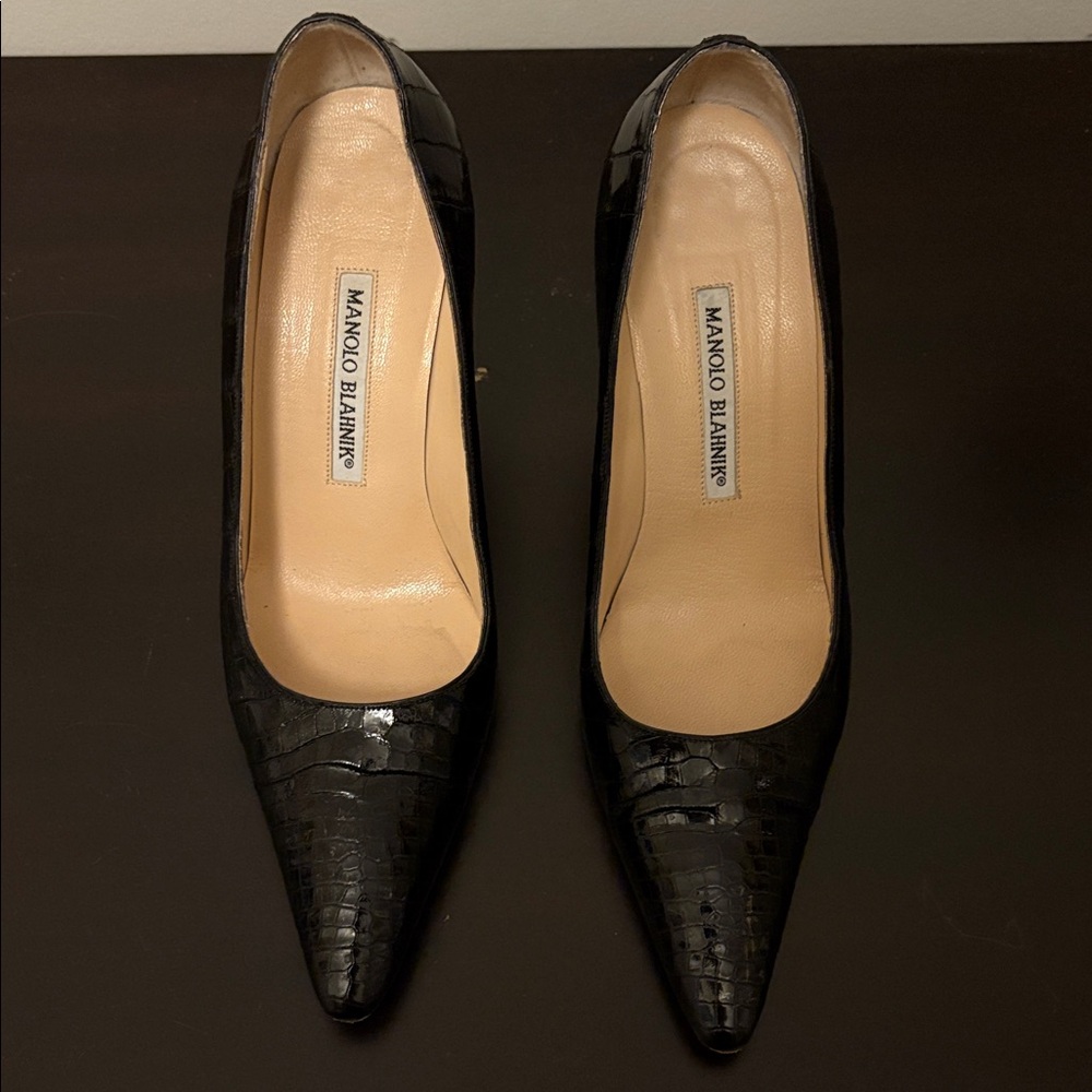 Manolo Blahnik Black Alligator Pumps